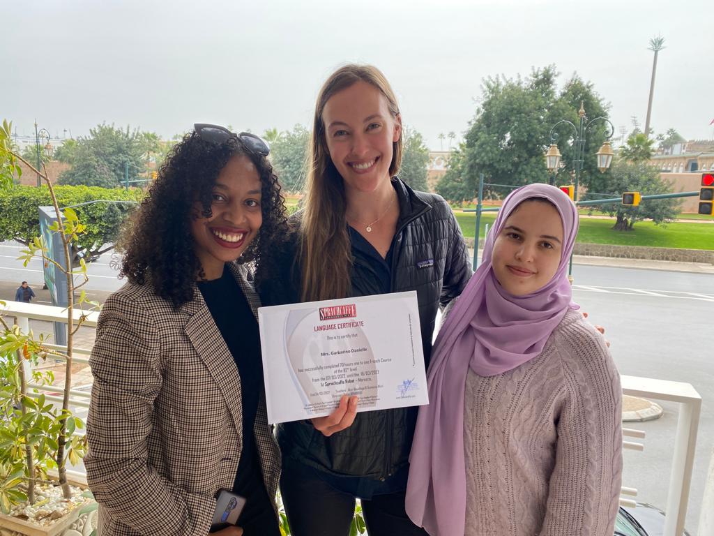 Diplôme de langue remis à un participant d'un séjour d'immersion à Rabat